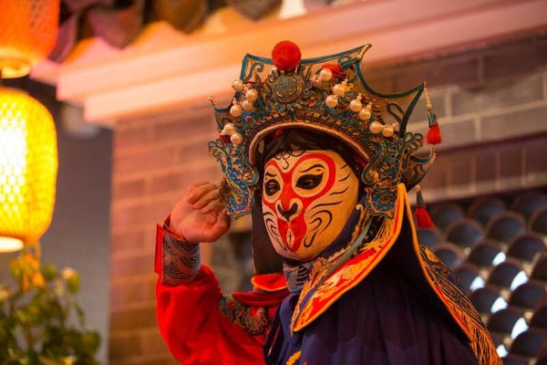 【東京都内発※町田を除く】 横浜中華街コース料理&中国伝統芸能「変面ショー」と 三渓園“新緑の遊歩道特別開放” 日帰り1